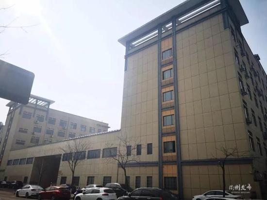 行政中心10号楼(原质监大楼):仙霞中路27号