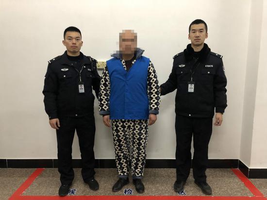 浙江云和一男子“借酒消愁”失控 拨打110辱骂接警员 。 胡昌清 摄
