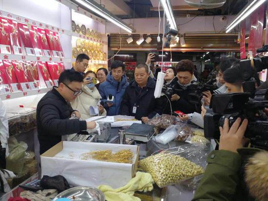 检查现场。杭州市市场监督管理局供图