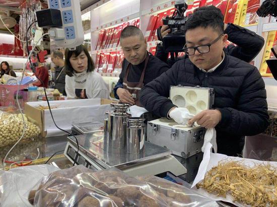 检查现场。杭州市市场监督管理局供图