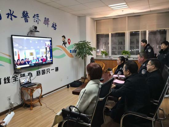 “丽水警侨驿站”连线海外警侨驿站送新春问候。 胡昌清 摄