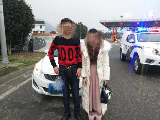 图为:在台金高速公路丢失金项链的车辆。卓越摄