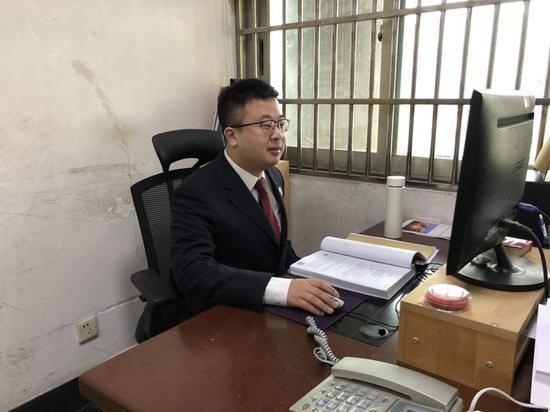 浙江省义乌市人民检察院以涉嫌诈骗罪对吴某某提起公诉 奚金燕 摄