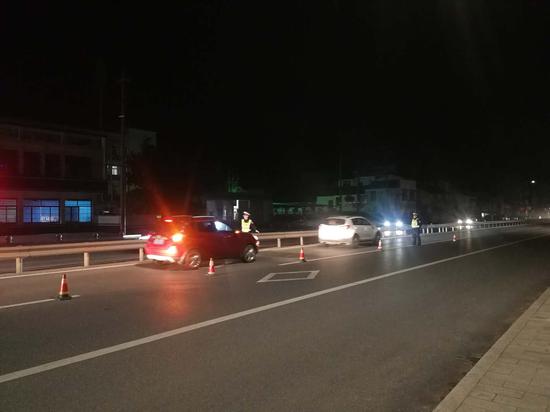 武义交警日前在永武线某路段设卡检查 公安提供