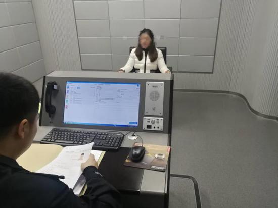 图为:警方调查案情 黄岩公安供图