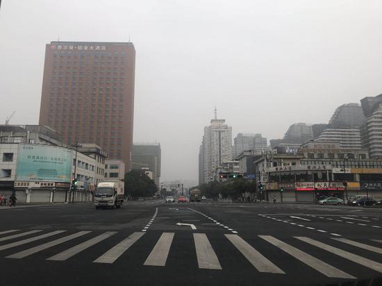 春节期间杭州城区道路。张斌 摄