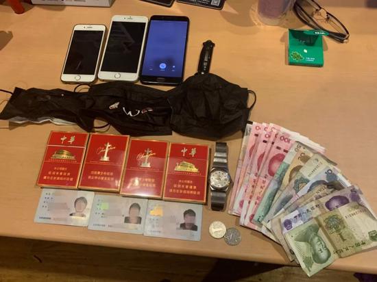 现场查获的涉案物品
