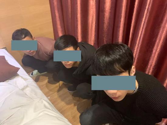 三名涉案男子被抓现场