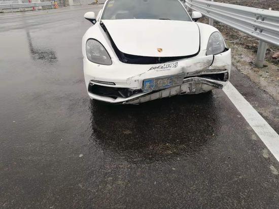 图为:出事车辆 台州高速交警三大队供图