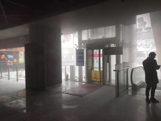 图为:事故现场。