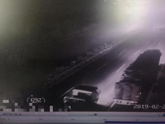 图为高速监控画面。浙江省高速交警总队绍兴支队供图
