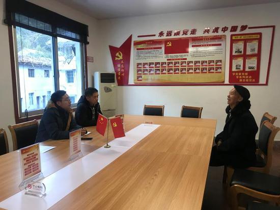 黄田镇771名农村党员已全面完成自查自纠,并填报了个人事项报告表。 庆元提供