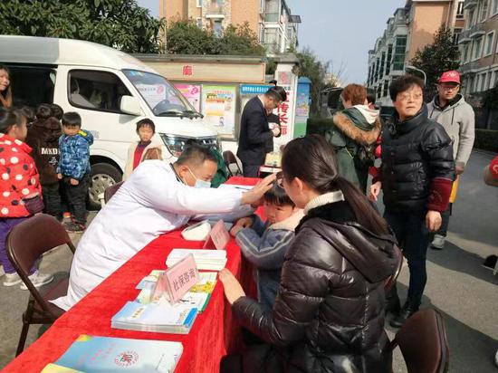 图为志愿服务现场 越城区市场监督管理局供图