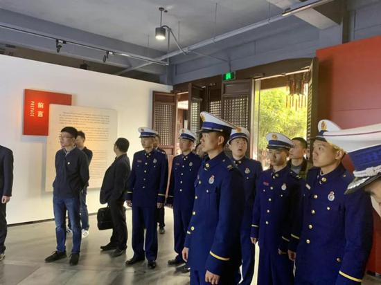 参观廉洁教育基地