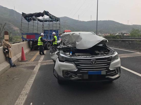 图为:事故现场 余匡龙 摄