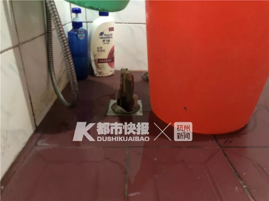 被堵住的排水口