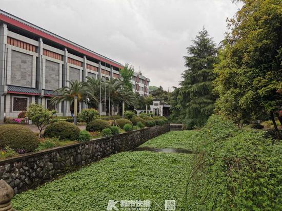 镇海中学富有人文底蕴的校园受高校老师好评