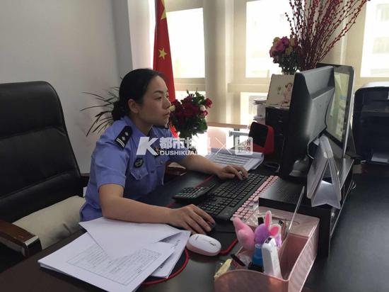 金沙湖派出所女所长刘芳