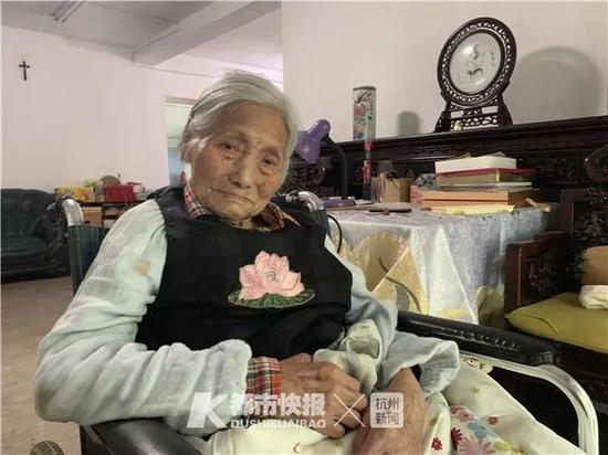 105岁的黄奶奶
