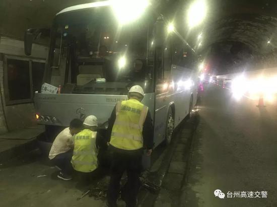 高速交警台州支队四大队增派警力驻守辖区路面