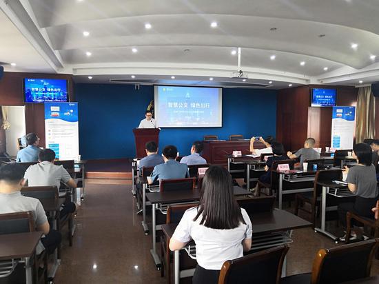 图为“车来了”公交查询APP上线仪式现场。 谢顺杰 摄