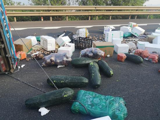 高速成菜场 金华高速交警提供
