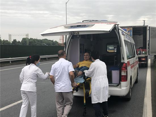 图为:救援现场。方家豪 摄
