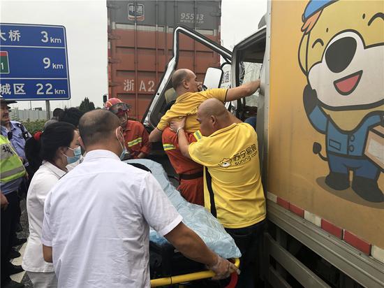 图为:救援现场。方家豪 摄