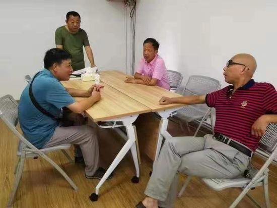 调解现场。 沈丽洁 摄
