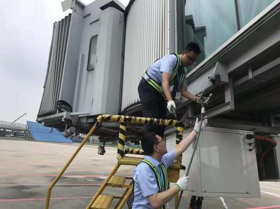 廊桥防风系留演练。陆冬琦 摄