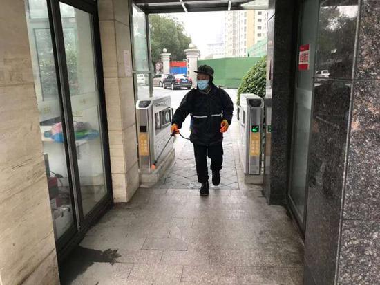 工作人员进行消杀 湖州市宣传部提供