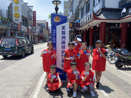 小小义警。杜恒达 摄