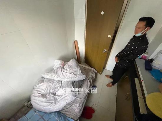 父亲沈师傅在小志住的房间