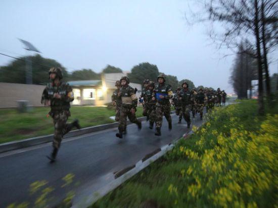 武警“魔鬼周”极限训练 武警嘉兴支队提供