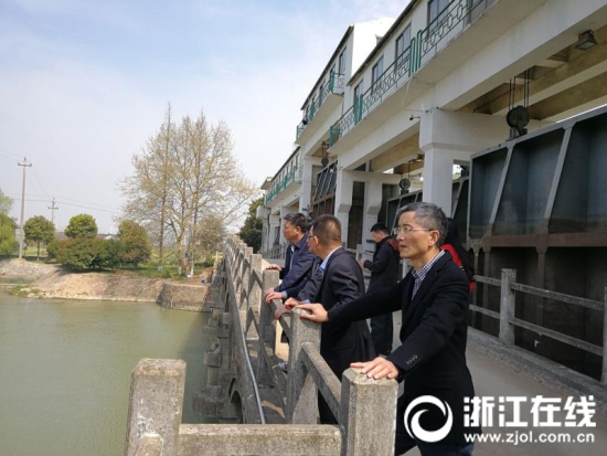 浙江省治水办(河长办)督察组现场检查水质情况