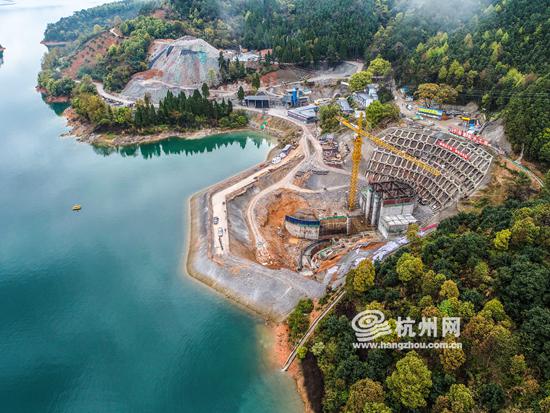 此外,岩溶地貌也是对此次施工的一大挑战。