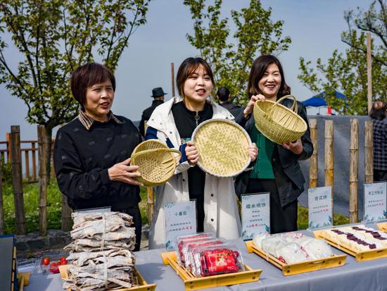 活动现场。里山镇供图