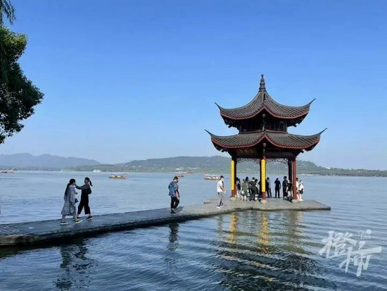 杭州西湖新开环湖游览线 6元一站可直达秘境西里湖