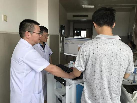 诸暨人民医院把结算服务送到床边