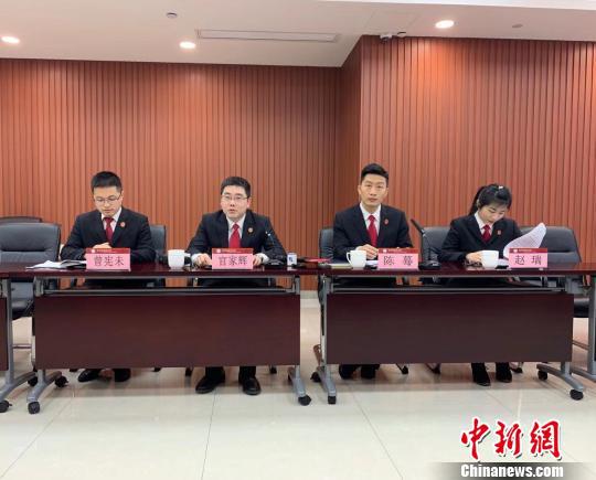 杭州互联网法院解读女性司法数据。 郭其钰 摄