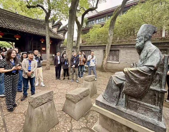 参观天一阁。