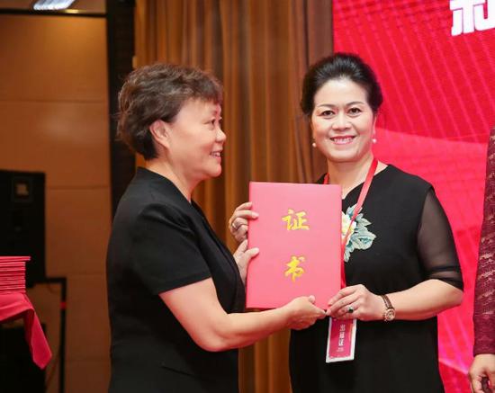 丽丽和老总_丽丽鱼公和母的图片