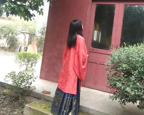 身穿汉服的刘宗磊女儿