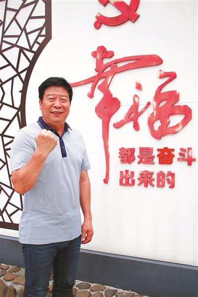 图3为幸福村村委书记徐益民。