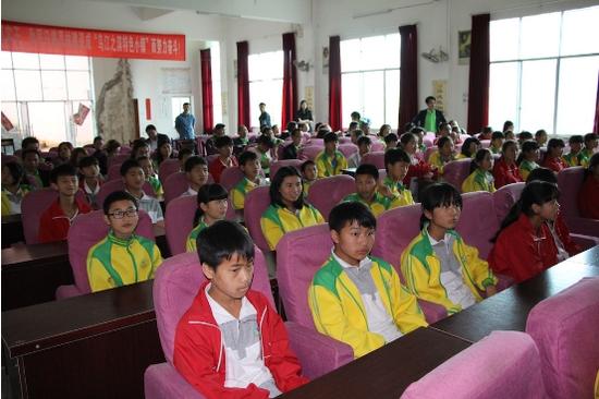 让乡村孩子手捧书香 阅读点亮人生捐书助学活