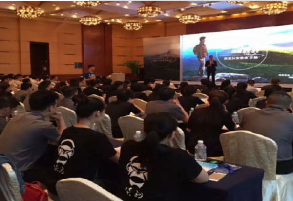 千叶眼镜携手强生 联合举办隐形眼镜精英论坛