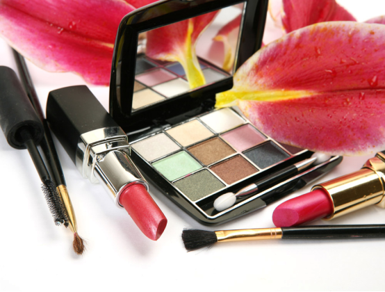 秋季控油怎么做?丝琪兰多品牌化妆品超市为你