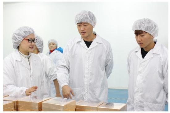 恩珍源红参携中超延边队出席足球爱心基金捐赠