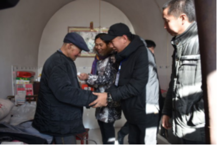 这个冬天不一样,安迪兄弟吕梁捐赠物资情暖人