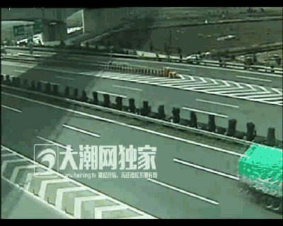 嘉绍高速1轿车突然减速变道 被大货车撞得旋转360度